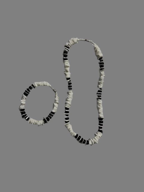 SQUARE CUT BLACK AND WHITE SHELL ,CHOKER AND BRACELET